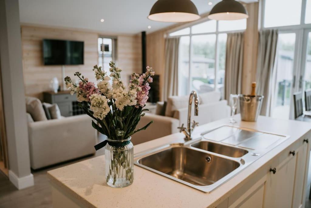 Casa Di Lusso Luxury Lodge Woodhall Spa Buitenkant foto